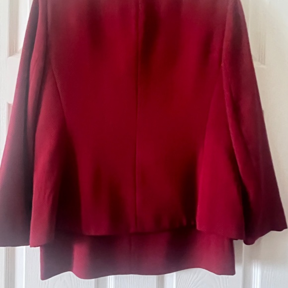 Women’s lined Jones New York suit - Picture 2 of 2